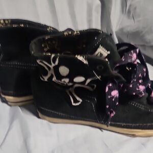 Black and Pink Skull Sneakers with Edgy Design